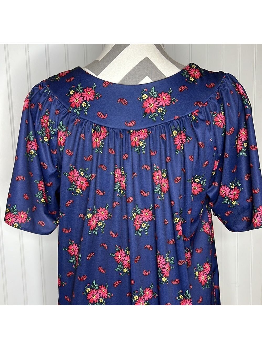 Vintage Granny Gown Size Small/Medium - Picture 6 of 9
